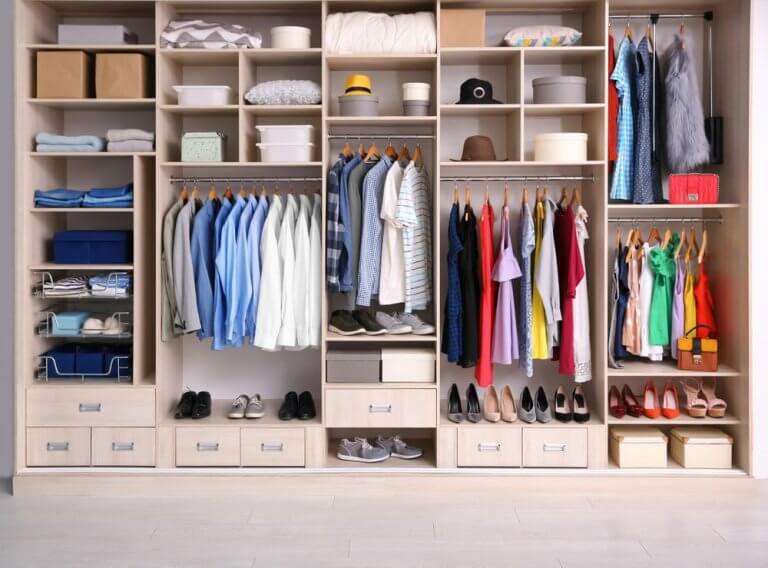 The Best Ways to Pack Your Clothes When You Move - Master Movers